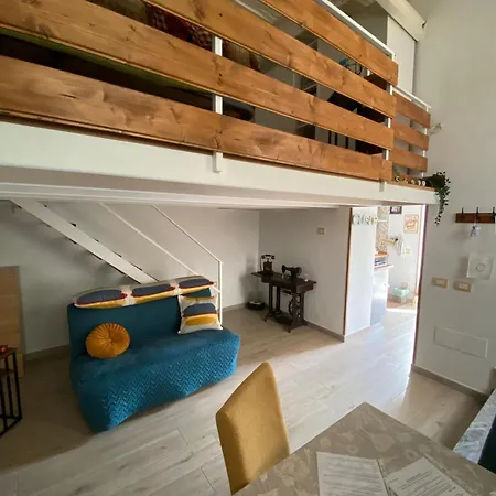 R&F Home Appartamento A 50Mt Dalla Metro Naples Exterior photo