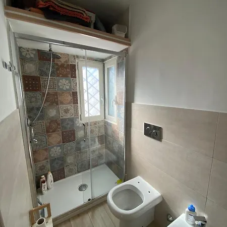 R&F Home Appartamento A 50Mt Dalla Metro Naples Exterior photo